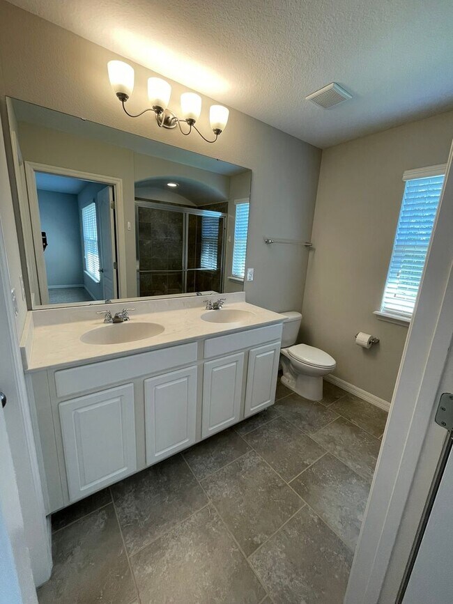 Building Photo - 2 Bedroom, 2.5 Bathroom Townhome in Grande Champions