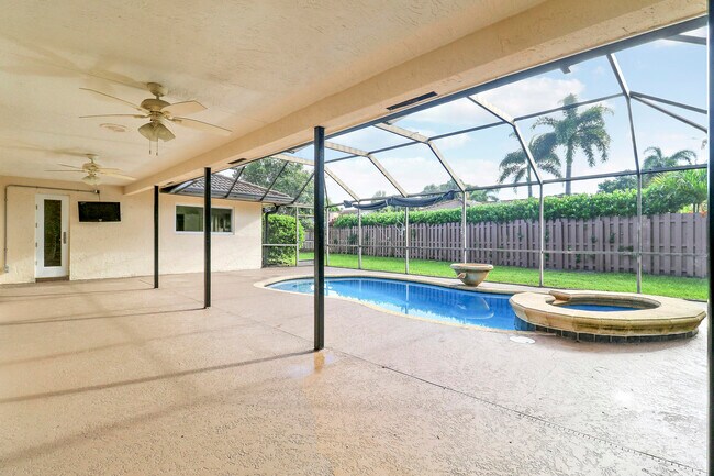 Building Photo - 100 SW 15th Ct
