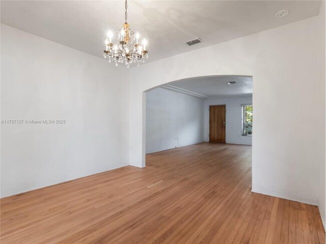 Building Photo - 3 bedroom in Miami FL 33147