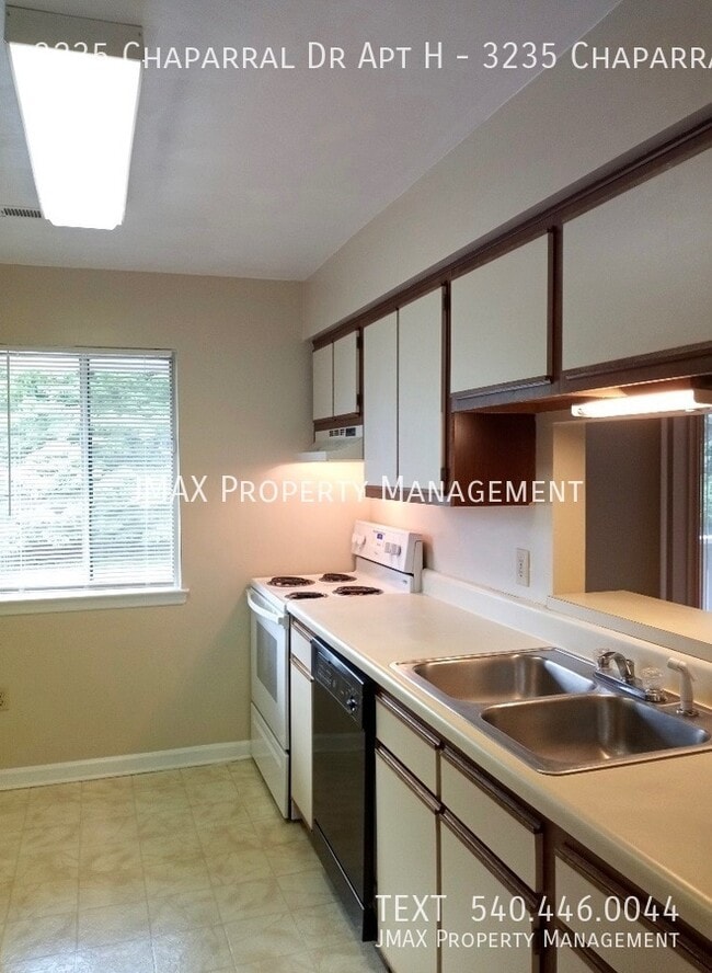 Building Photo - 3235 Chaparral Dr