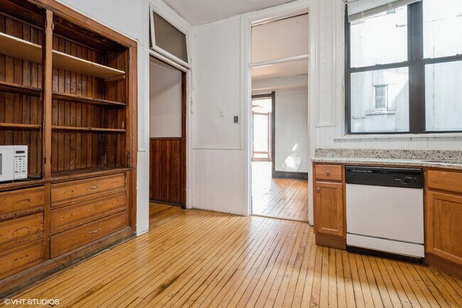 Building Photo - 2150 N Halsted St