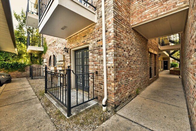 Building Photo - 2801 Rio Grande St