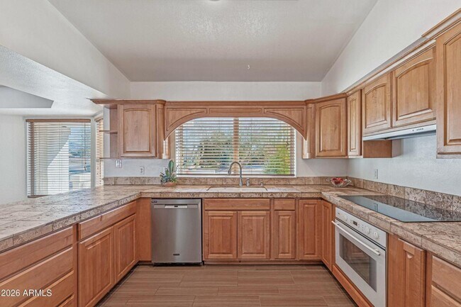 Building Photo - 12624 N 73rd Pl