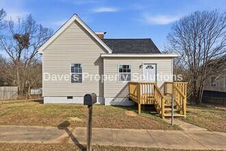 Building Photo - Charming Updated Home in Prime Winston-Salem Location