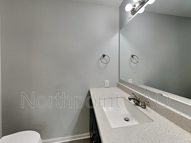 Building Photo - 16500 E 33 St S