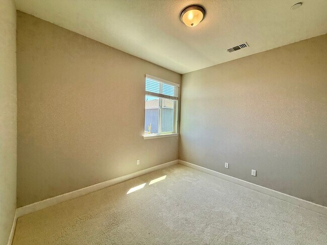 Building Photo - 1561 Osborn Dr