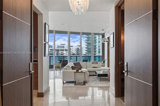 Building Photo - 5959 Collins Ave