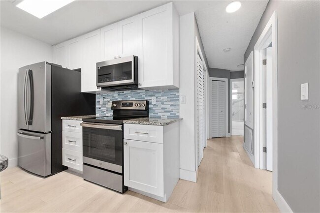 Building Photo - 2727 N Poinciana Blvd