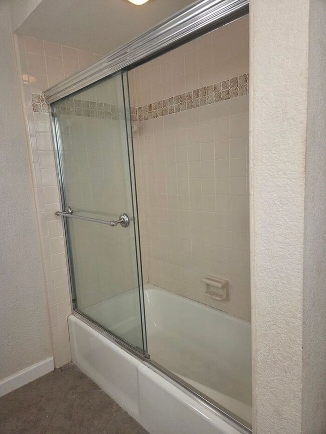 Building Photo - Rare 5BR Home for Rent in Mills 50 – Across from Lake Estelle