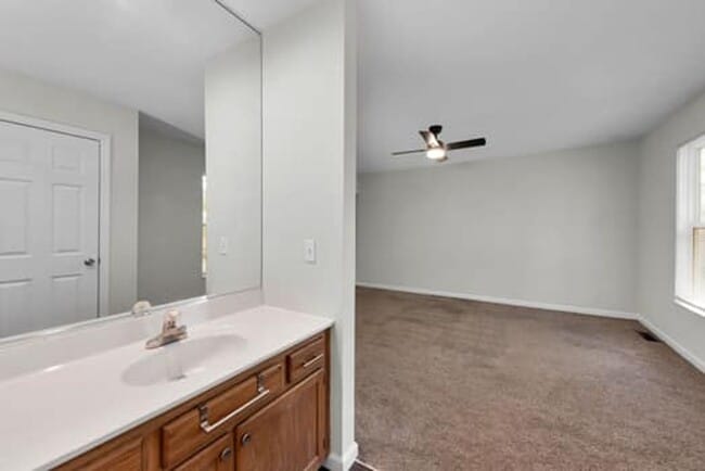 Building Photo - 5691 Victoryview Ln