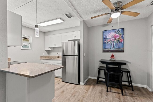 Building Photo - 923 E 12th Ave