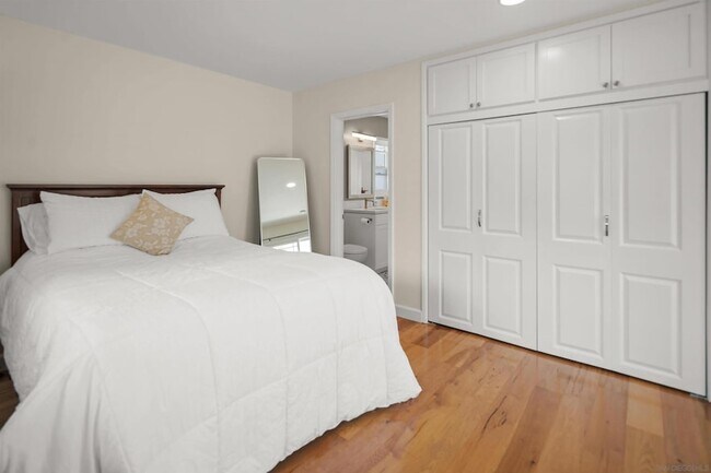 Building Photo - 1040 Alameda Blvd