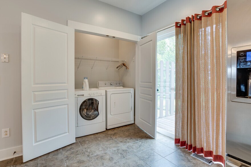 Building Photo - 545 Swiss Ave