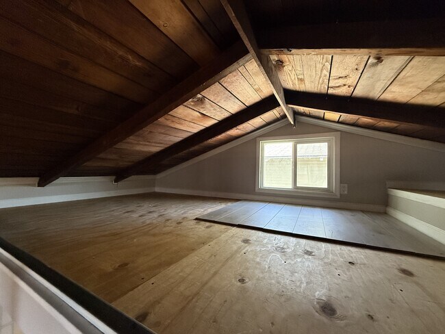 Building Photo - 214 Drake Ave