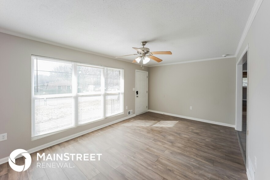 Building Photo - 2073 Louis Xiv Ln