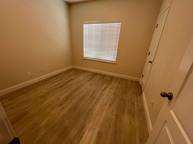 Building Photo - Beautiful Home for rent in Visalia, Ca