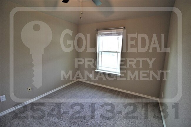 Building Photo - Charming 3-bed, 2-bath home now available ...