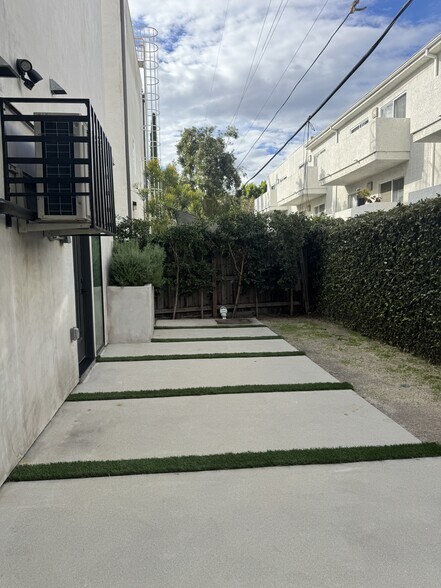 Building Photo - 10919 Hesby St