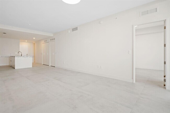 Building Photo - 700 NE 24th St