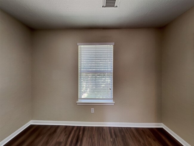 Building Photo - 3413 Stratford Ln