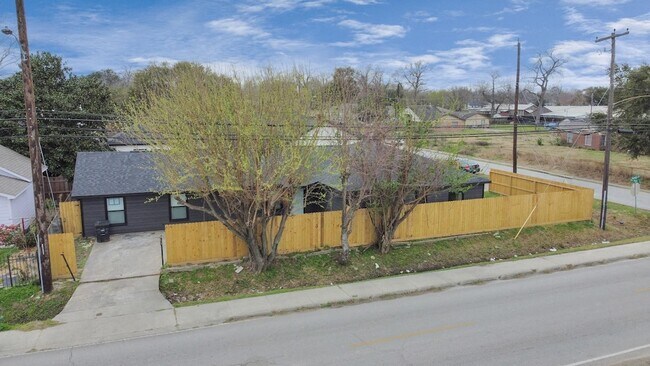 Building Photo - 262 1/2 De Boll Street Unit