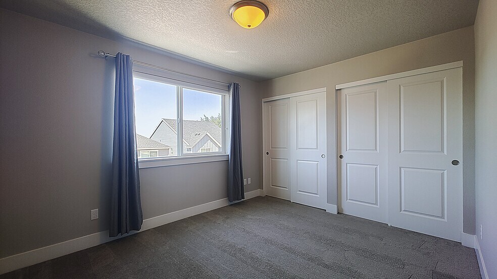 Building Photo - 17542 SW Sunview Ln