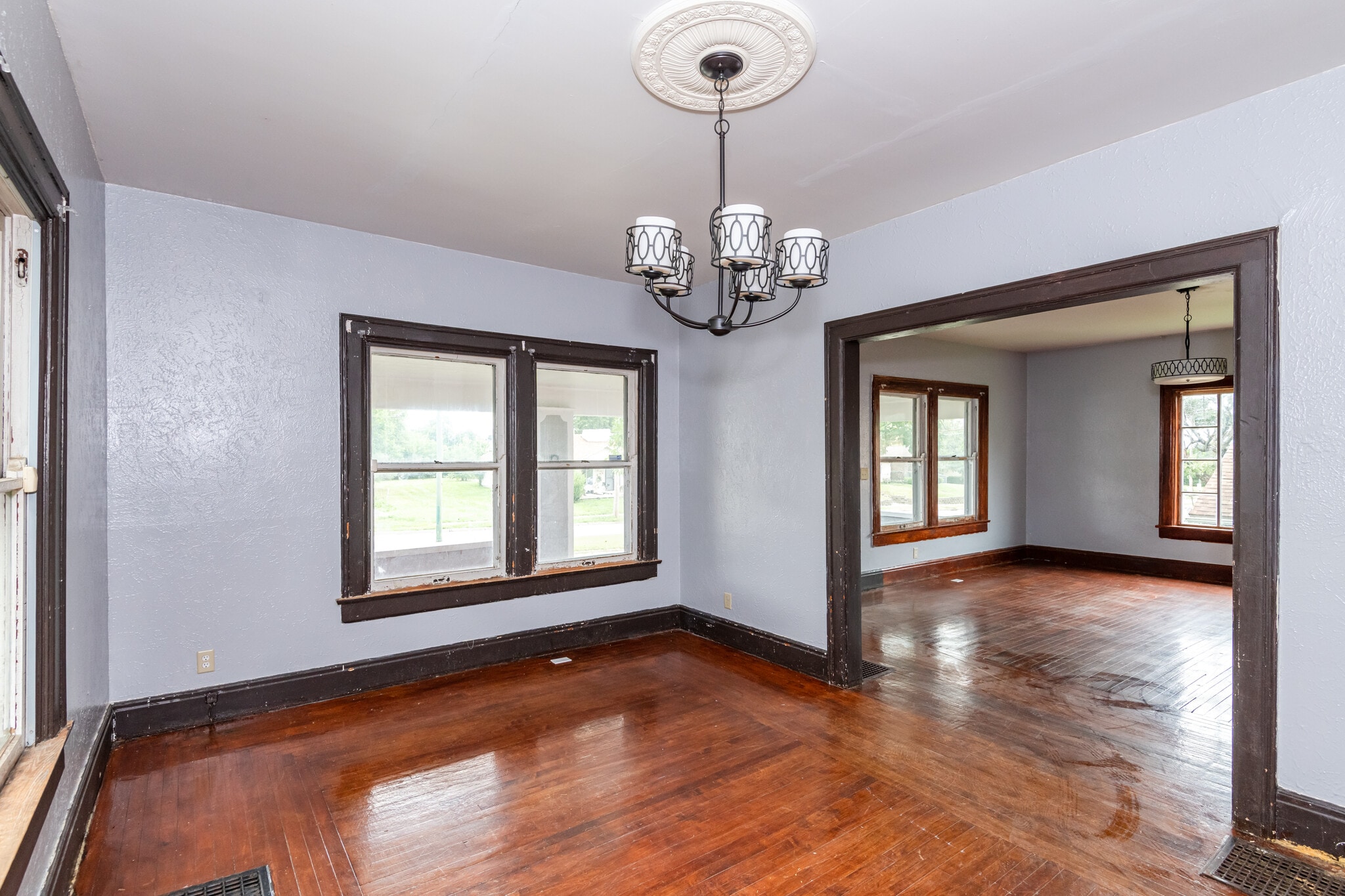 Building Photo - 3124 Lakeview Ave