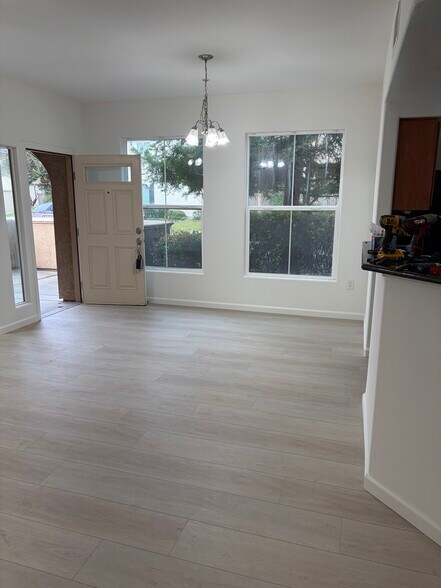 Building Photo - 5350 Dunlay Dr