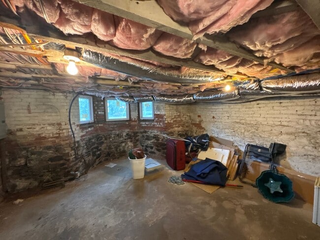 Building Photo - 79 Winchester Ave