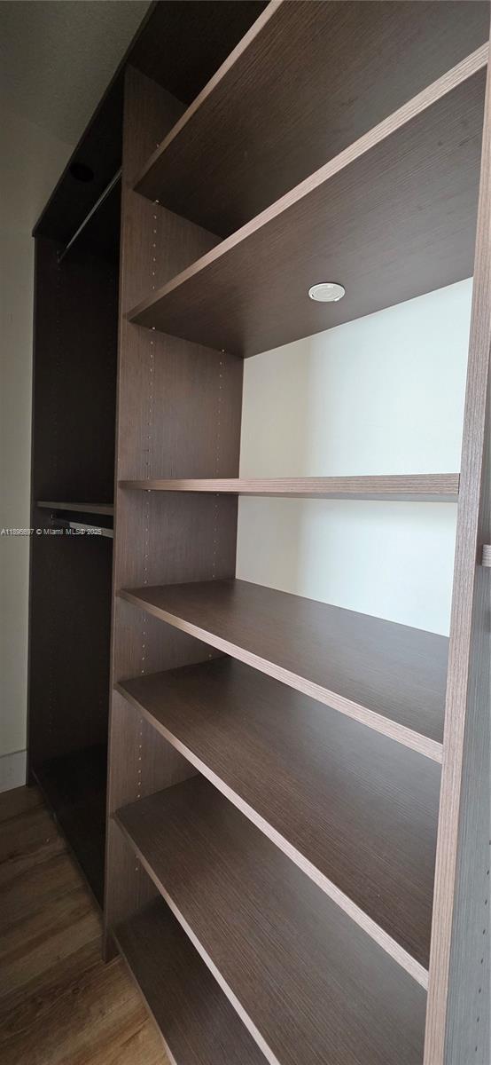 Building Photo - 400 Kings Point Dr