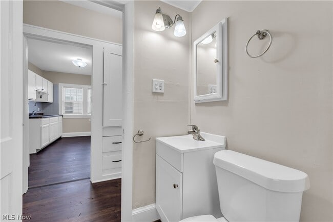 Building Photo - 9609 Sladden Ave