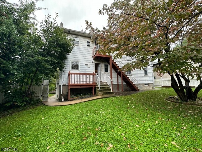 Building Photo - 8 Ferrary Pl