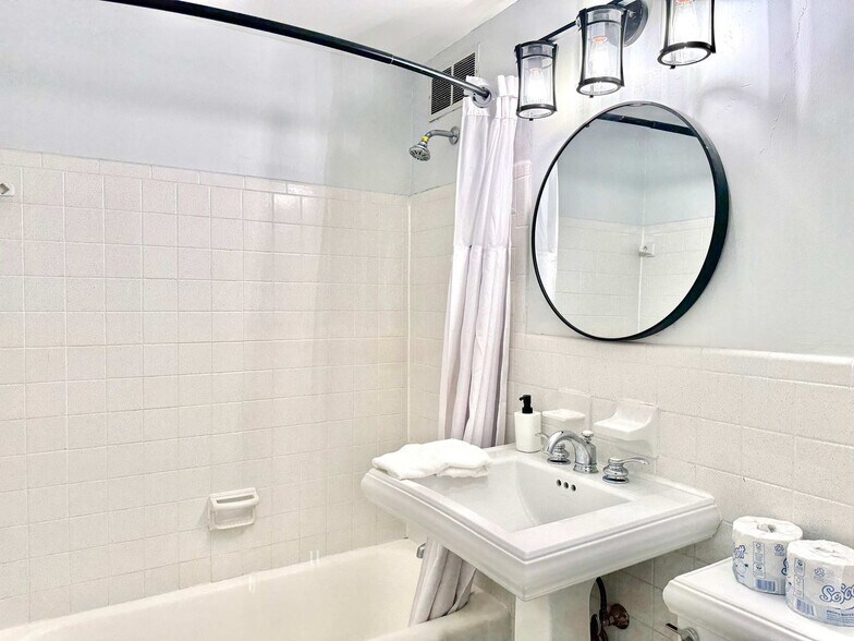 Building Photo - 215 Piedmont Ave NE