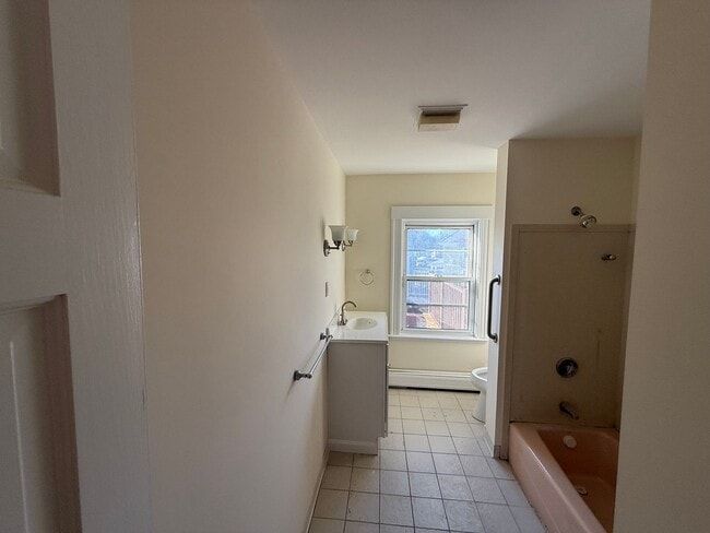 Building Photo - 40 Lincoln Ave