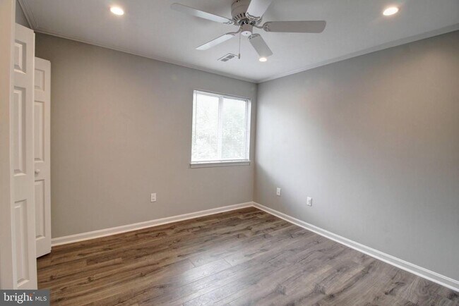 Building Photo - 2121 Wainwright Ct