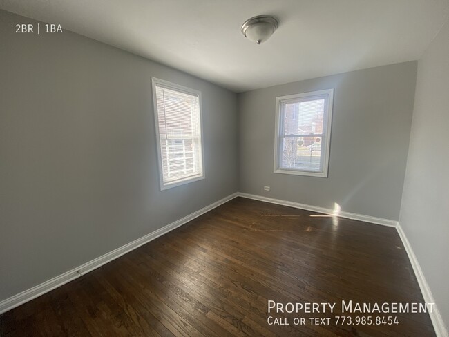 Building Photo - Completely Updated Secure Apartment In Qui...