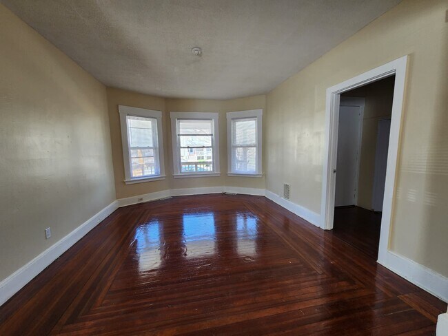 Building Photo - 395 Sherman Ave