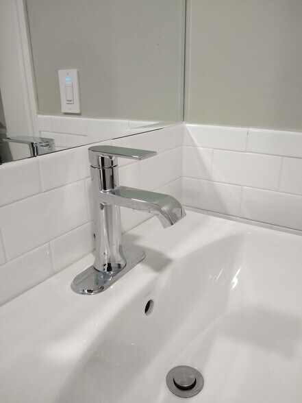 Building Photo - 14 Ashley St