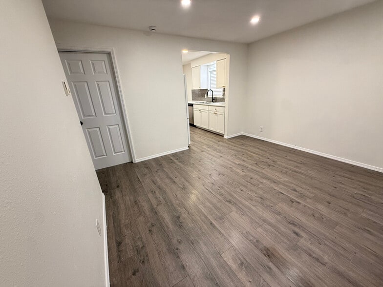 Building Photo - 1432 Park Ave NE