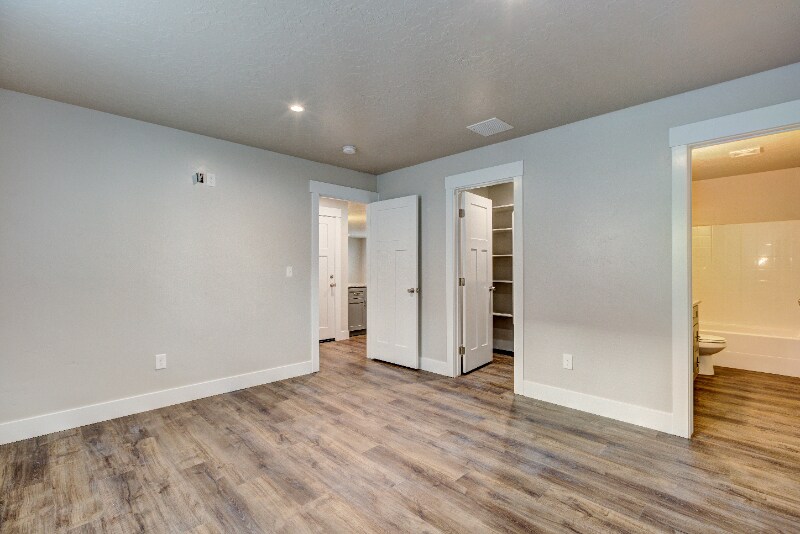 Building Photo - 605 E Elgin St