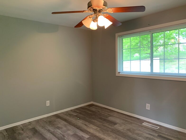 Master Bedroom - 5608 Sky Hill Dr