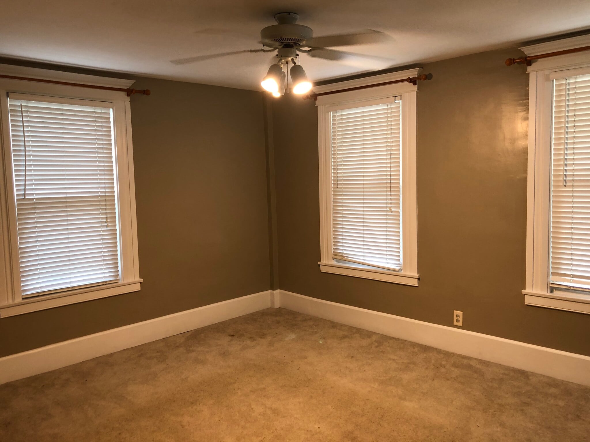 Living Room - 827 S 1st St