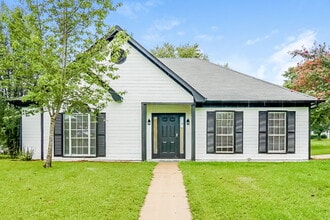 Building Photo - 215 Dolphin Ct