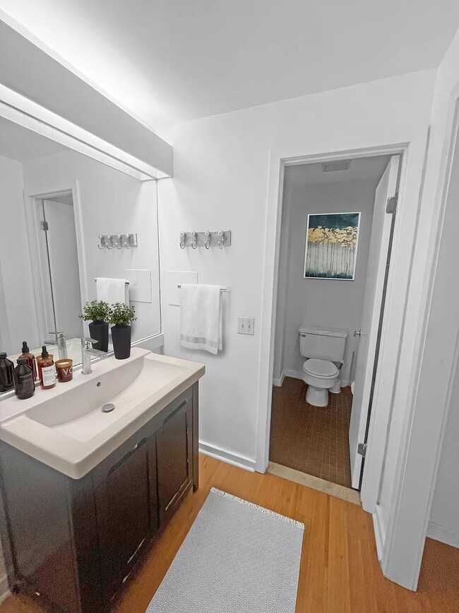 Building Photo - 830 Lombard St