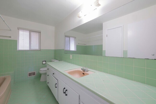 Building Photo - Seward Park