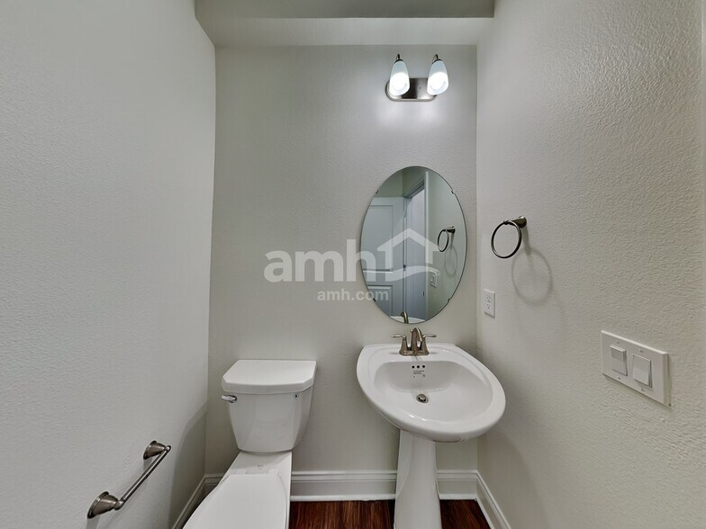 Building Photo - 6078 Little Blf Cir