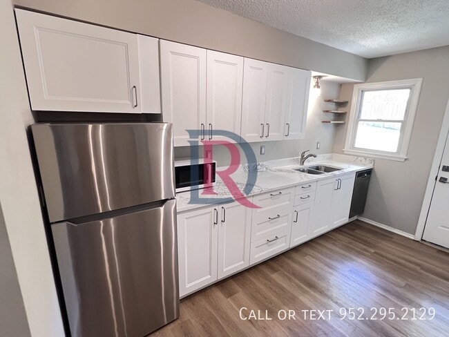 Building Photo - 13702 Country Ln