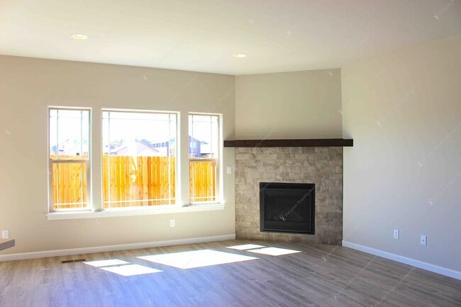 Building Photo - 3 BR home in Northwest Redmond w/ Mountain Views