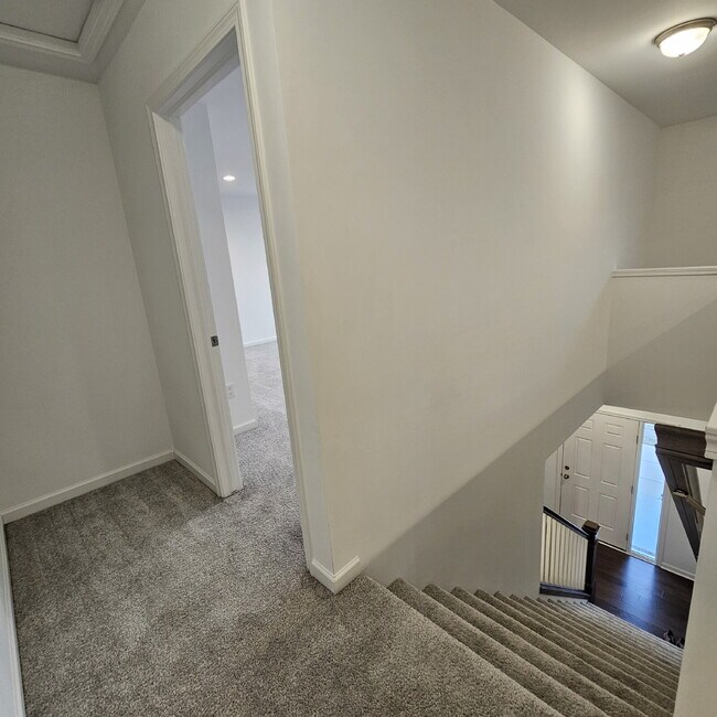 Building Photo - 4 bedroom, 3 full bathrooms, 2 car garage ...