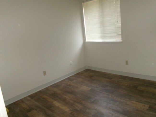 Building Photo - 3591 Quail Lakes Dr